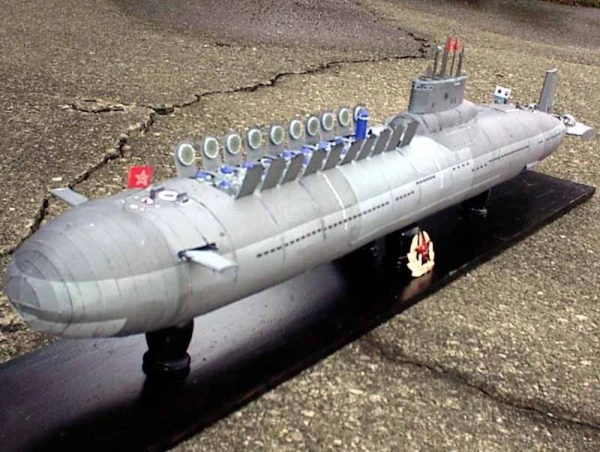 Papercraft / maquete de papel do Submarino Typhoon Project 941 Akula