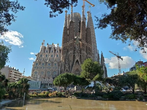 Papercraft / maquete de papel 3D da Igreja da Sagrada Família, Espanha