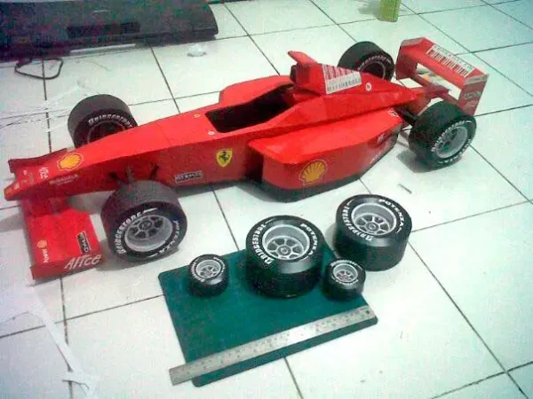 Papercraft / maquete de papel 3D do carro de F1 Ferrari 2010