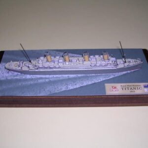 Papercraft / maquete de papel 3D do navio transatlântico Titanic (23 cm)