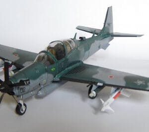 Papercraft / maquete de papel 3D do avião Embraer EMB 314 Super Tucano